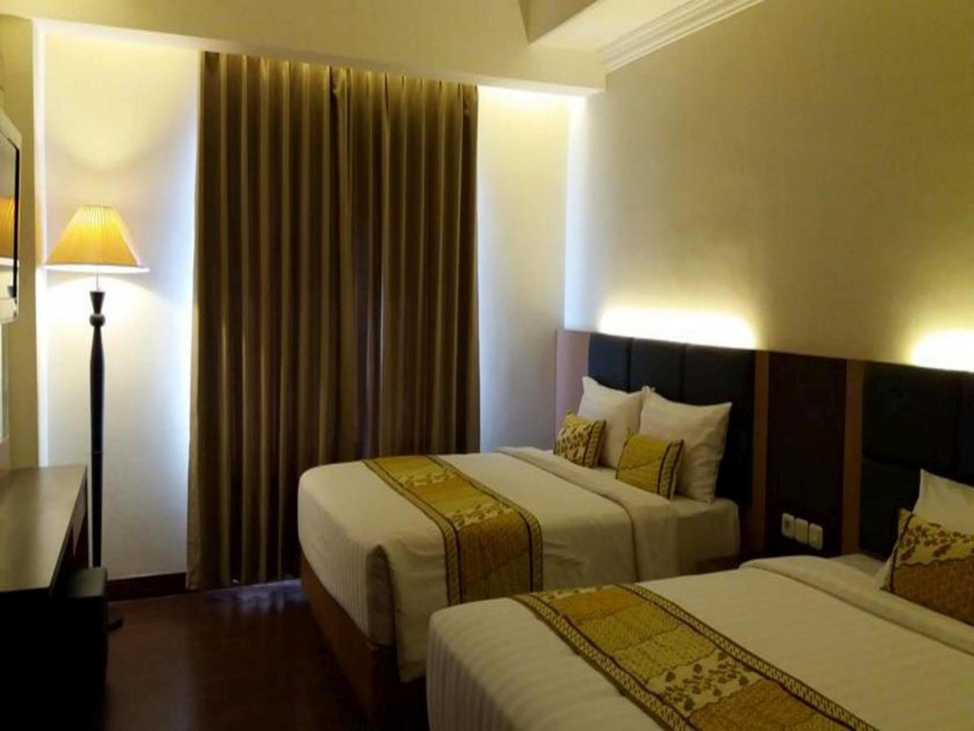 D'Senopati Malioboro Grand Hotel Γιογκιακάρτα Εξωτερικό φωτογραφία