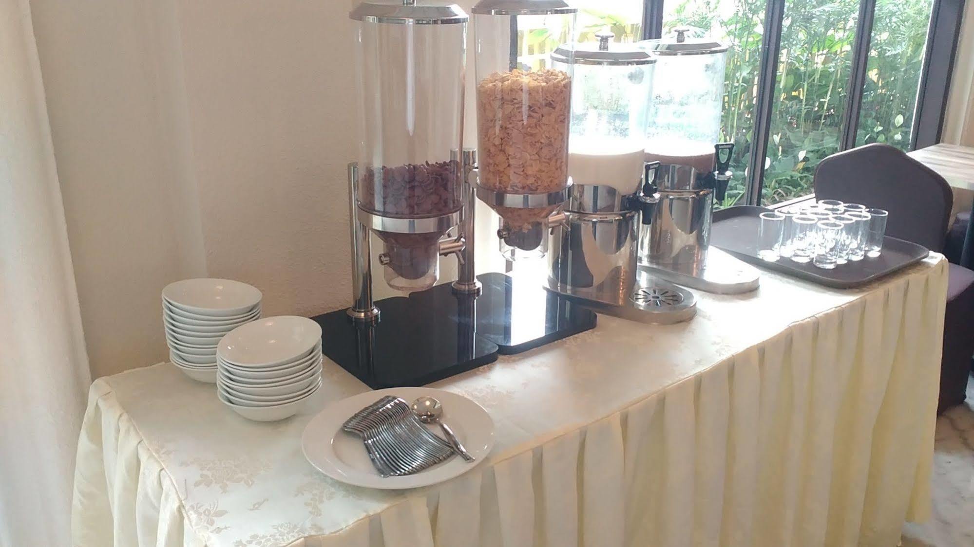 D'Senopati Malioboro Grand Hotel Γιογκιακάρτα Εξωτερικό φωτογραφία