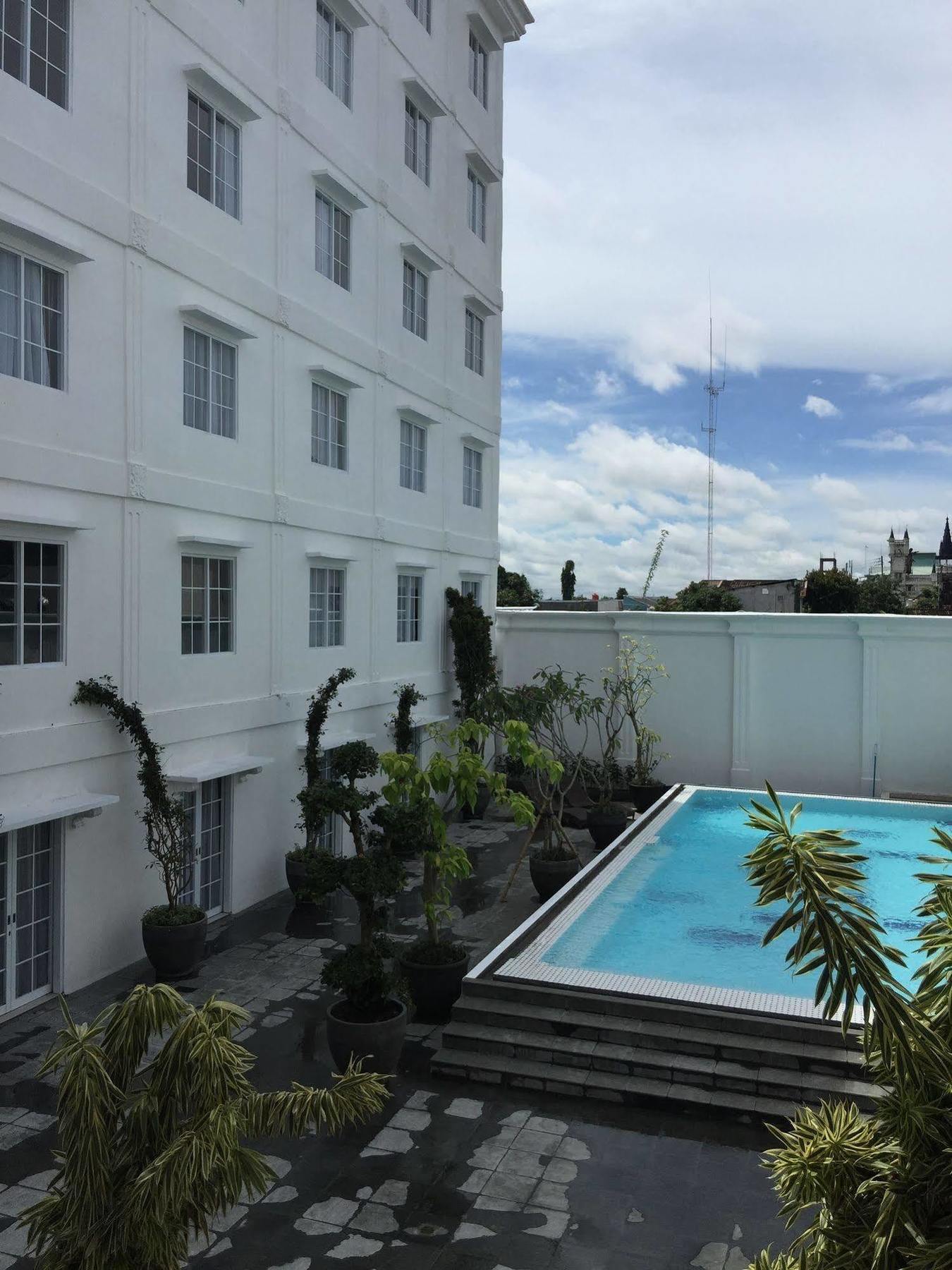 D'Senopati Malioboro Grand Hotel Γιογκιακάρτα Εξωτερικό φωτογραφία